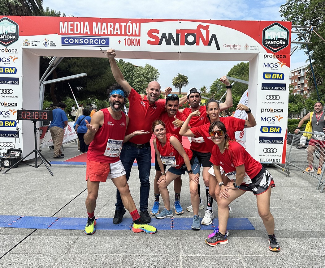 Sufrimiento, trabajo en equipo e ilusión: así superaron los valientes la media maratón de Santoña