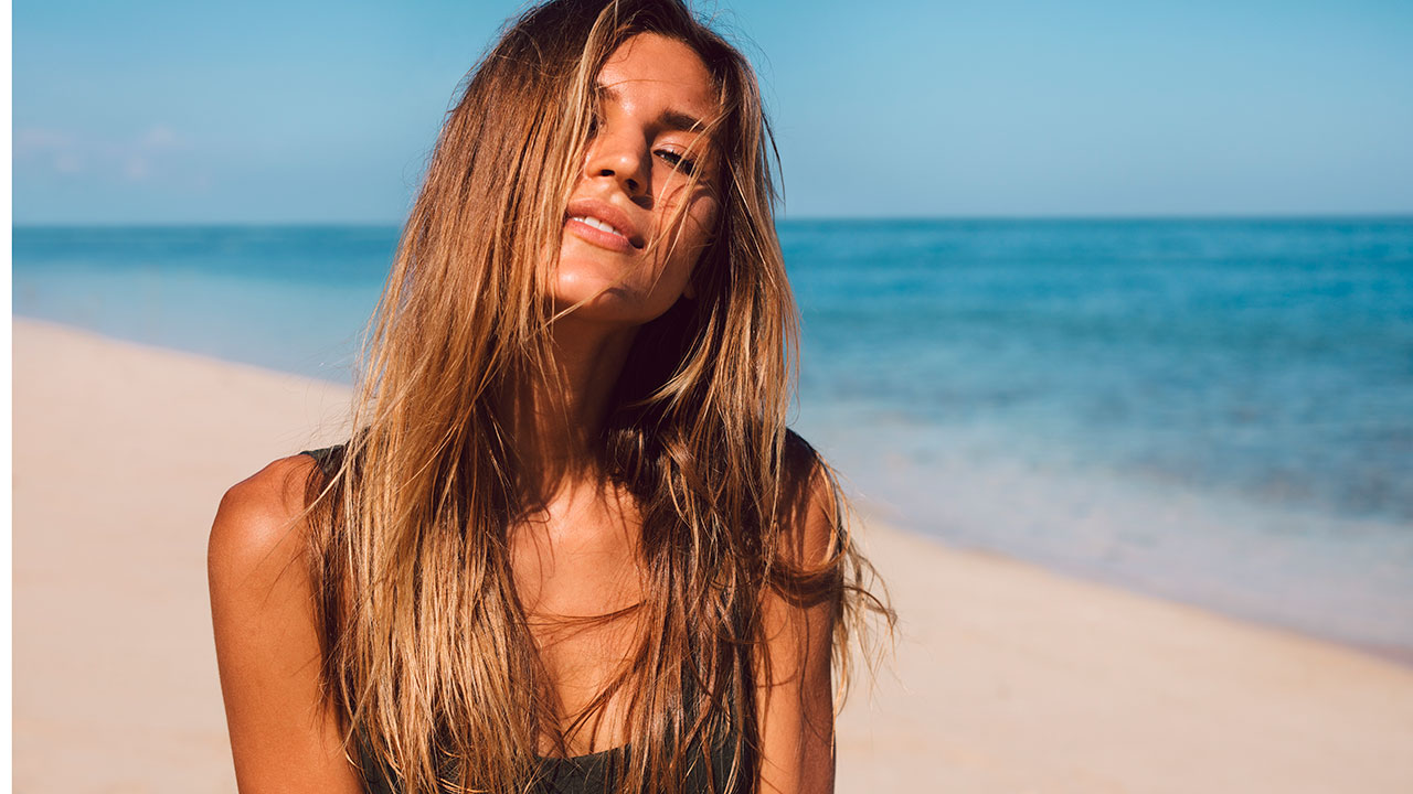 Prepara tu cabello para el verano: adiós a los daños del agua de mar y de la piscina